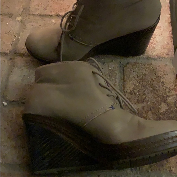 Dr. Scholl’s wedge booties size 8 tan - Picture 4 of 6
